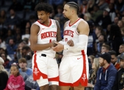 爱游戏在线-火箭队连续取得胜利，升至西部前四