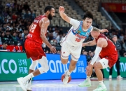 爱游戏官方-新疆队完胜马刺，周琦关键制胜