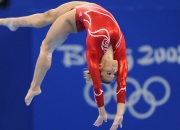 爱游戏APP-慈善赛巨星闪耀，卢卡库爆发助力阿森纳打穿哥伦比亚防线