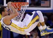 爱游戏体育-里昂血拼尼斯，皮克临危受命成关键先生