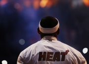 爱游戏体育-神兵天降！苏亚雷斯独造三球导演惊天逆转，马竞粉碎比利时黄金一代最后荣光