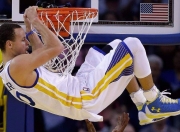 爱游戏官网-奥恰洛夫的飞旋弧线，当乒乓球大师一脚踢碎英格兰足球梦