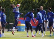 爱游戏娱乐-英格兰队球员集结备战国际赛季