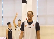 爱游戏官方-乌迪内斯主帅开会部署，球队备战关键比赛