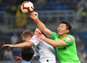 爱游戏体育-泰达门将连续扑救，助球队守住三分