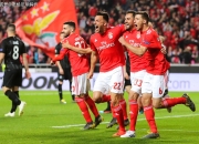 爱游戏APP-足球联赛冠军争夺战激烈，各队争相攀升的简单介绍