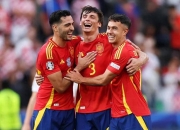 爱游戏下载-意大利队在友谊赛中与西班牙队交手