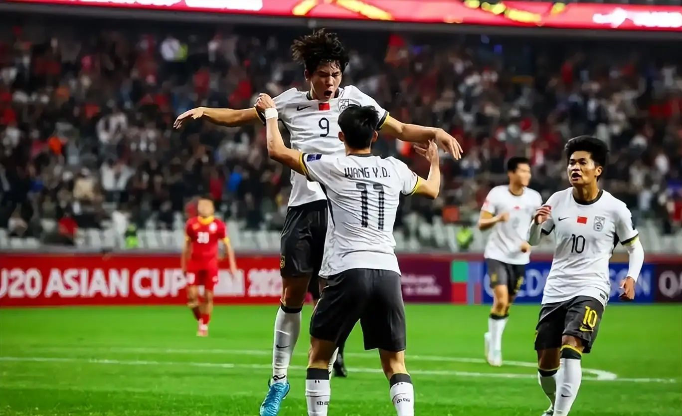 新一轮比赛中国家队获得胜利，晋级半决赛