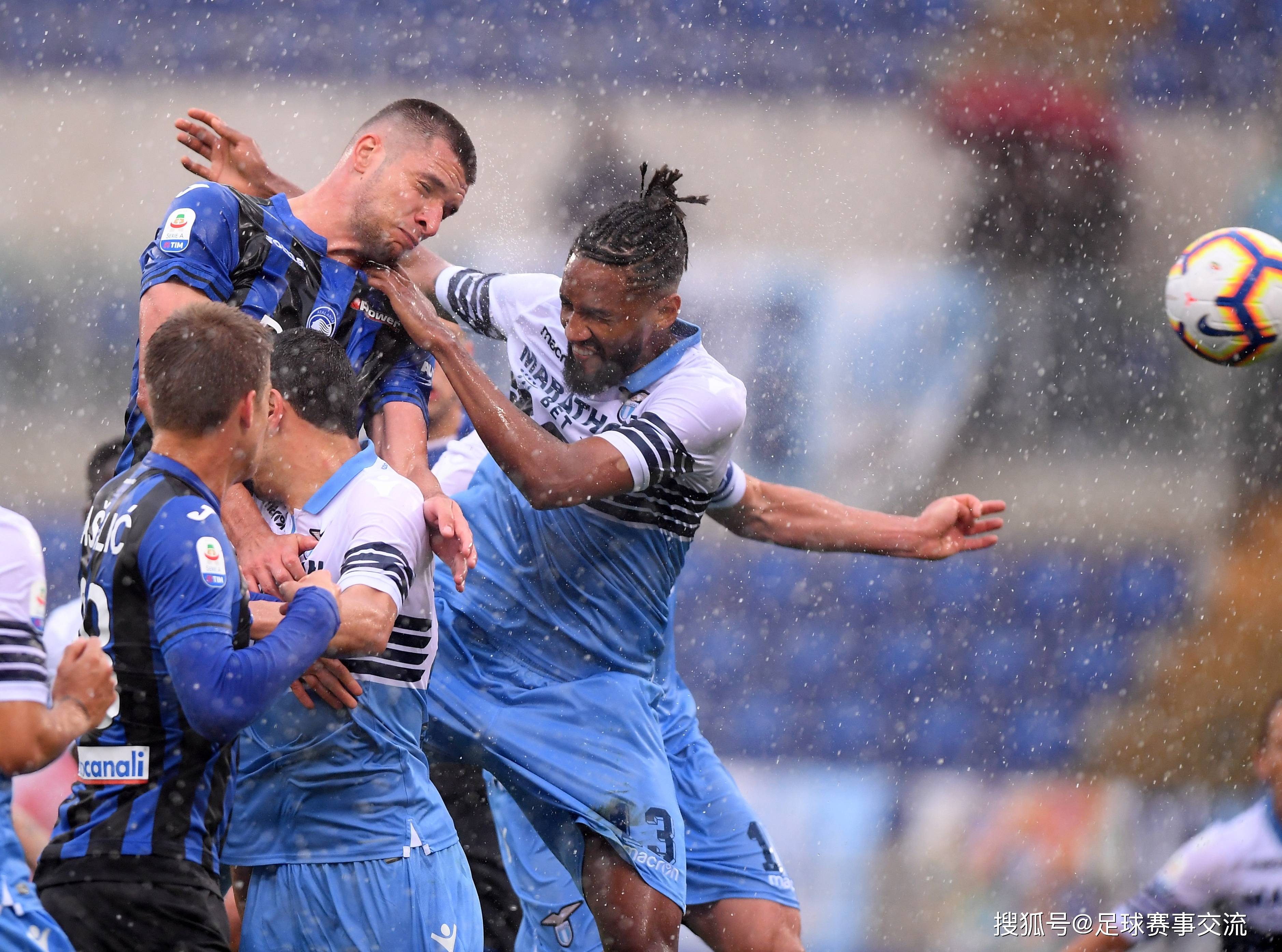 国内足球联赛阵容调整频繁,球队整体实力提升 国内足球联赛阵容调整频繁,球队整体实力提升