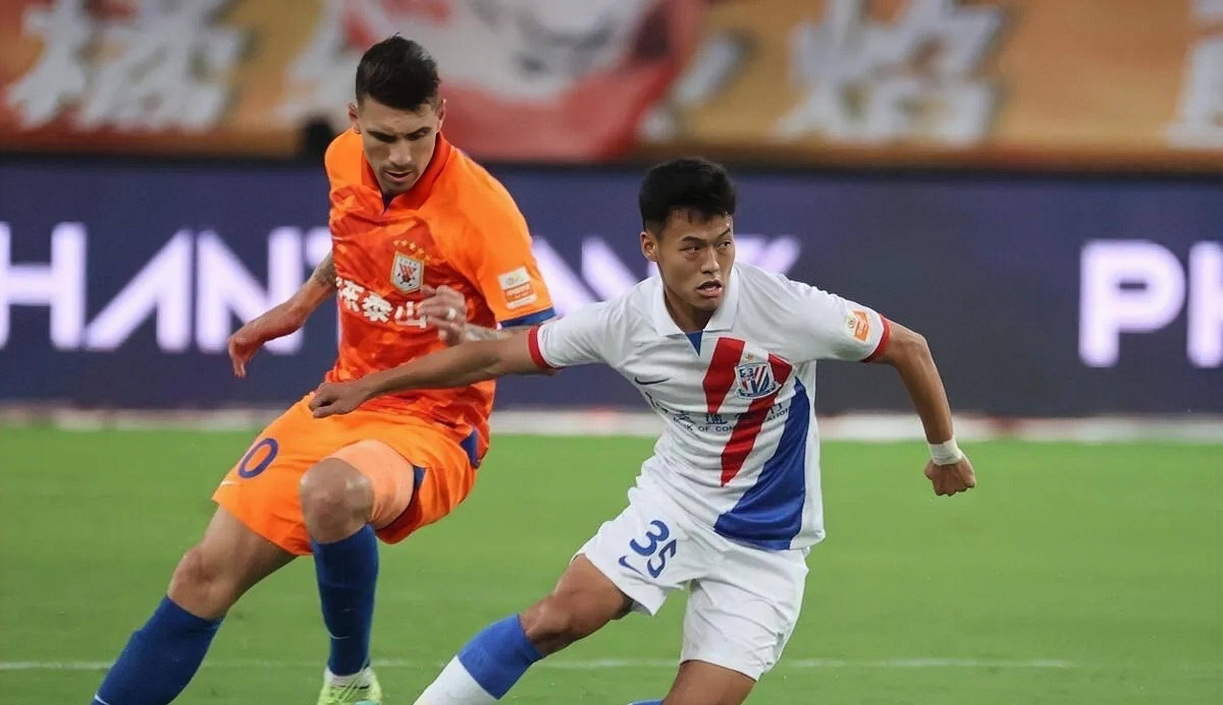 足协杯卫冕冠军若风队晋级,实力碾压对手获胜 足协杯卫冕冠军若风队晋级,实力碾压对手获胜