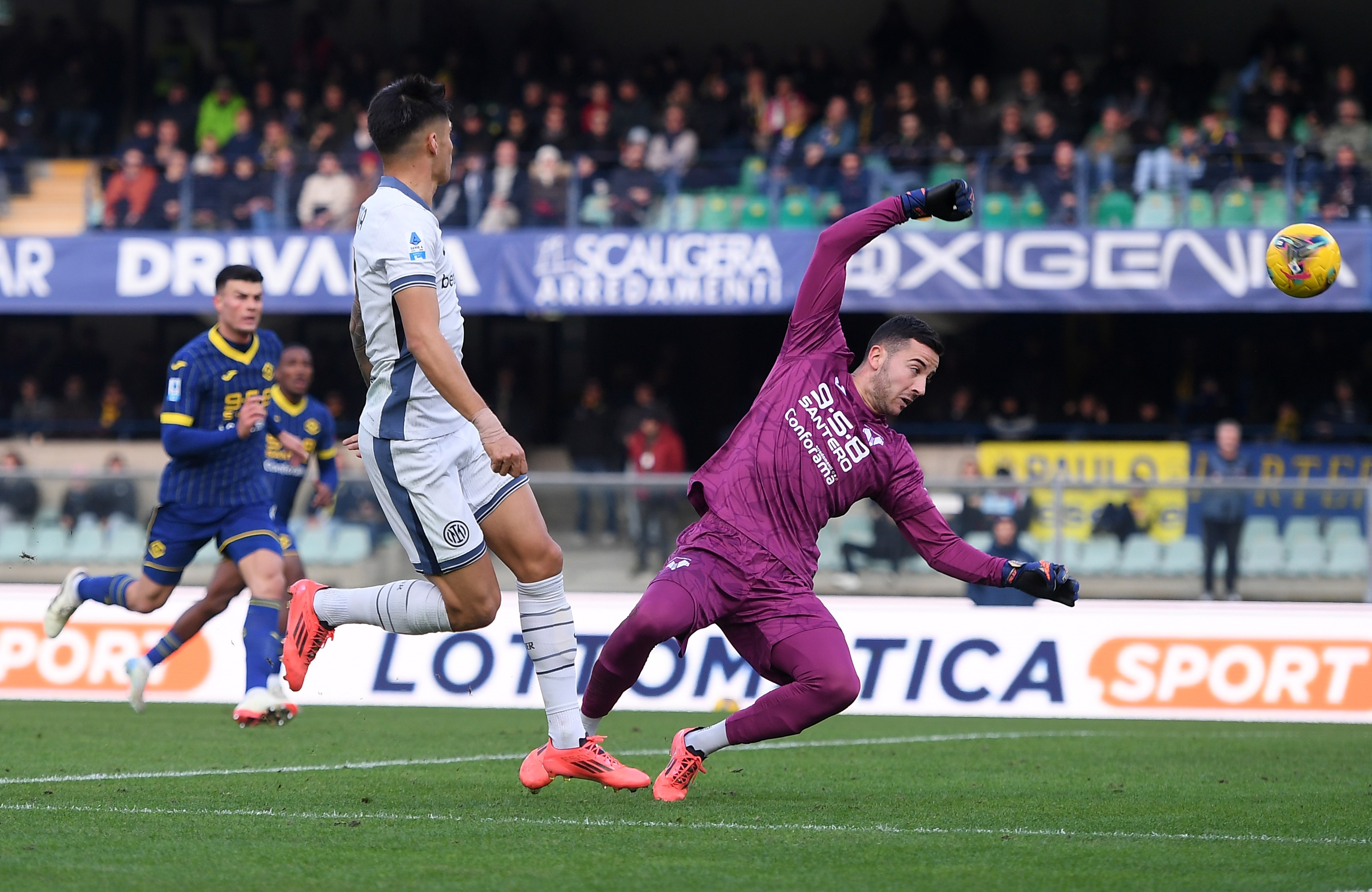 包含国米客场对阵维罗纳，力争稳固联赛前列的词条