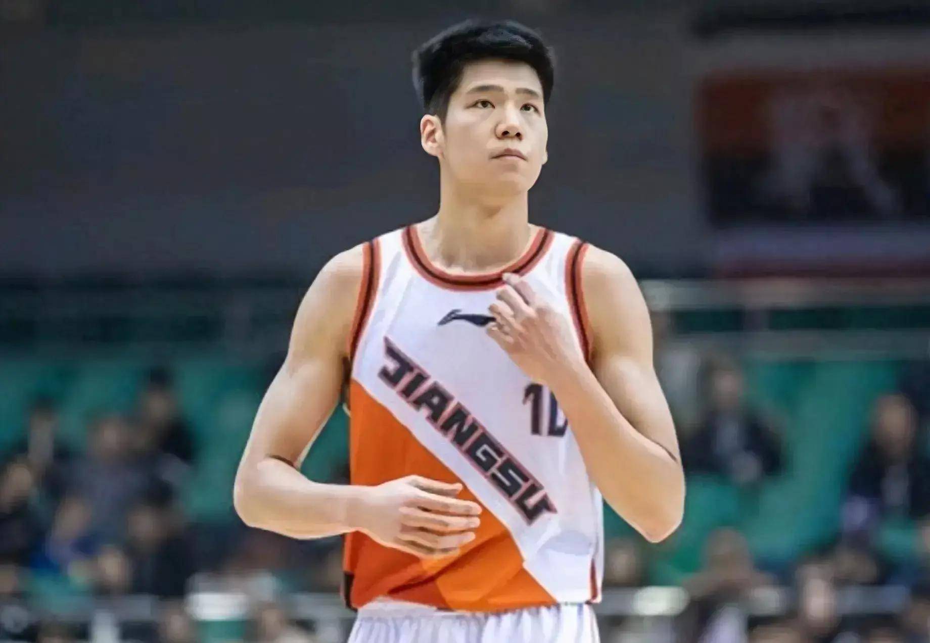 广东男篮取得关键胜利，稳健晋级