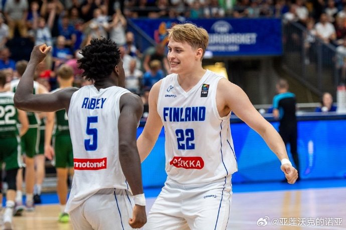 芬兰队在对立陶宛比赛中大获全胜 芬兰队在对立陶宛比赛中大获全胜