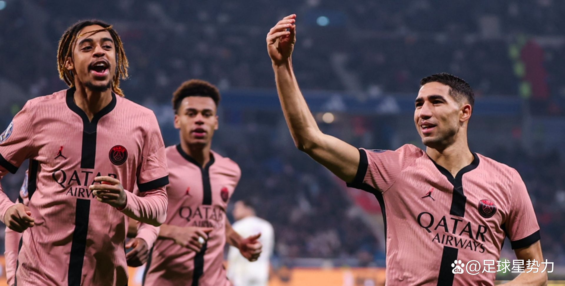 包含巴黎圣日耳曼小组赛轻松晋级实力凸显的词条