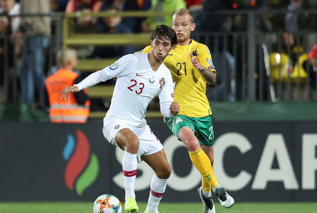 包含巴黎圣日耳曼小组赛轻松晋级实力凸显的词条