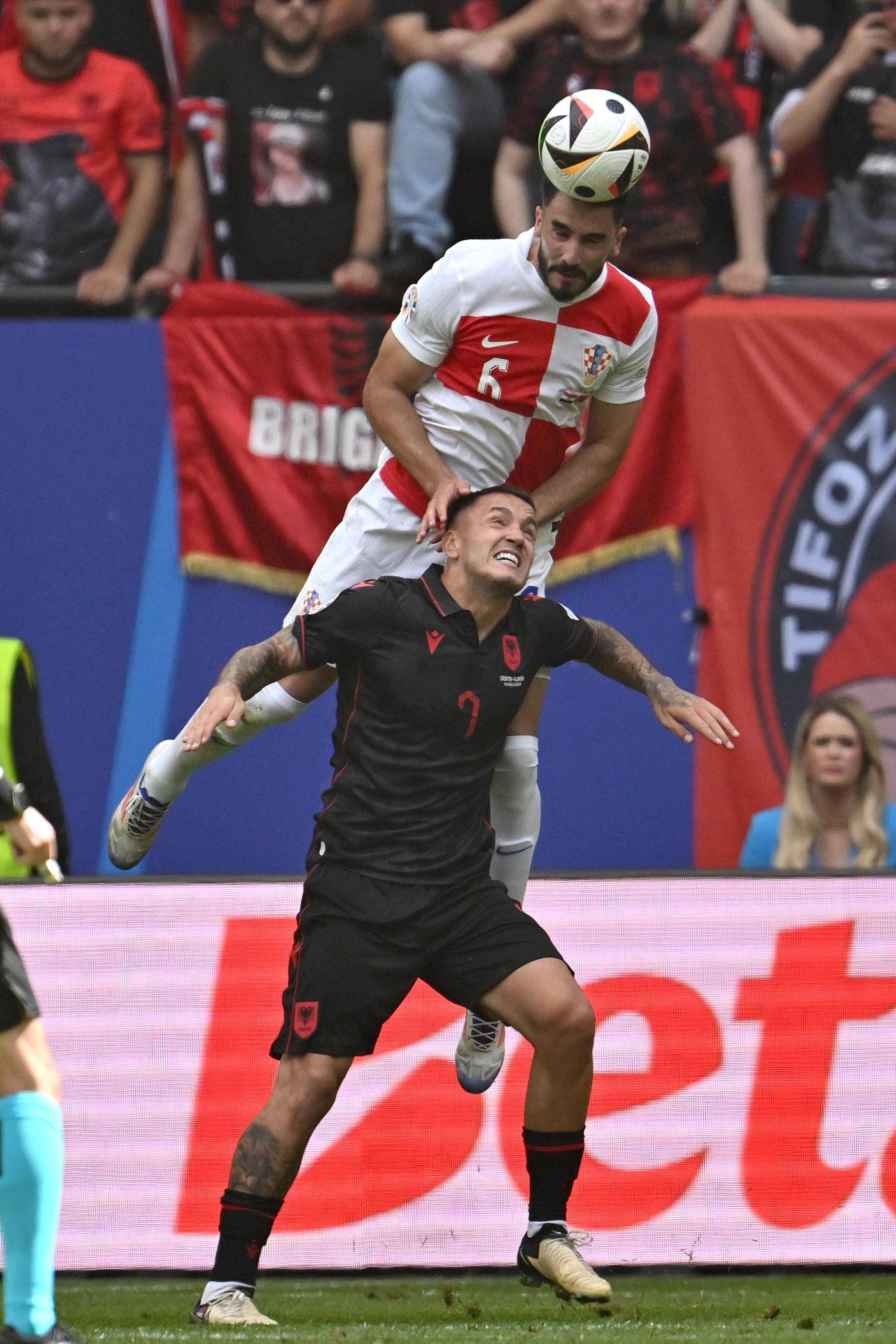 克罗地亚主场战平塞尔维亚，竞争激烈搏杀的简单介绍