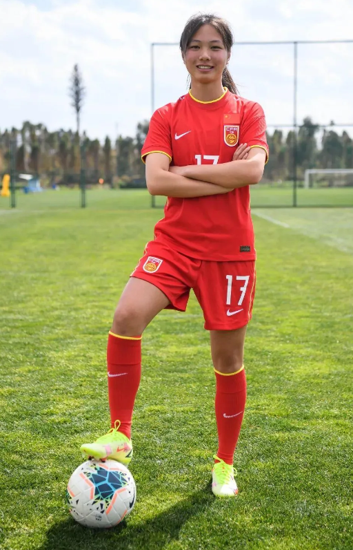 关于足坛传奇佳话:女足队员青春活力愈战愈勇的信息 关于足坛传奇佳话:女足队员青春活力愈战愈勇的信息