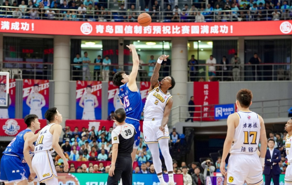 热门球队在季后赛中一路高歌猛进的简单介绍