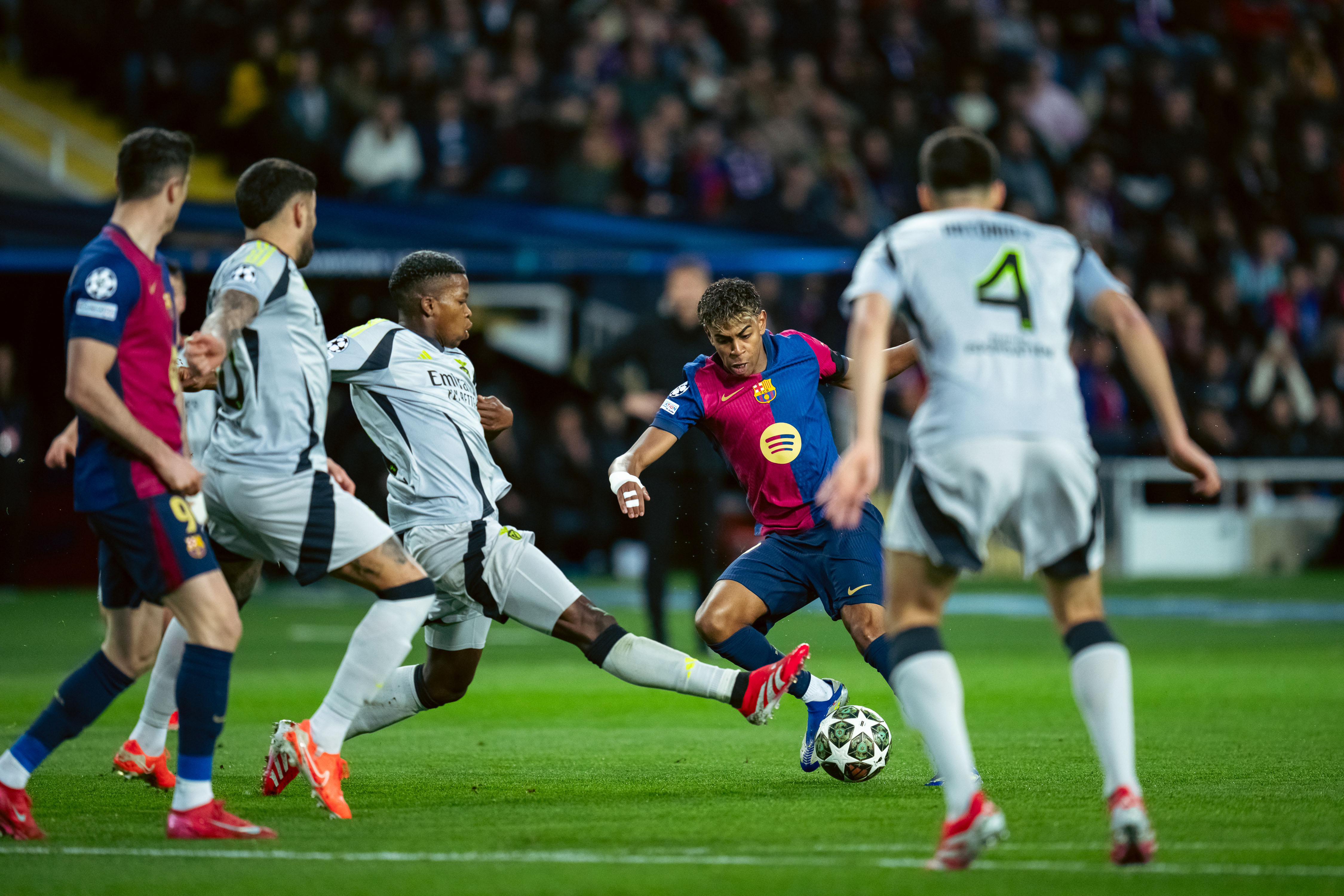 巴塞罗那球队在最新的比赛中获得胜利