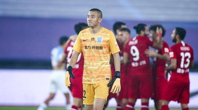 包含富力门将表现出色，帮助球队逼平恒大的词条