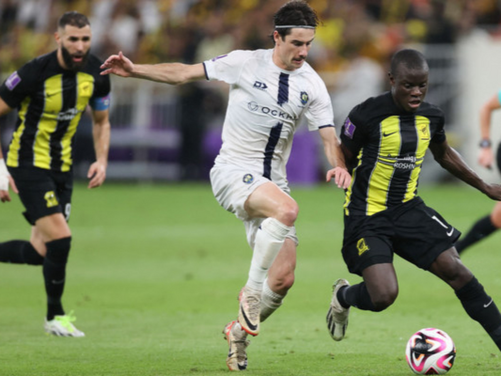 包含世俱杯前瞻：奥克兰城与对手交锋看点的词条