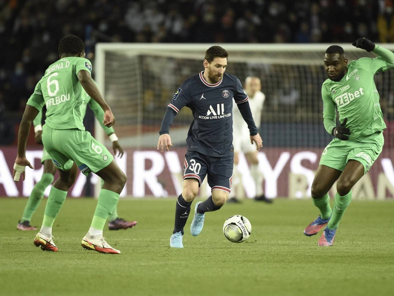 圣埃蒂安裁判争议,备战下一场法甲角逐的简单介绍 圣埃蒂安裁判争议,备战下一场法甲角逐的简单介绍