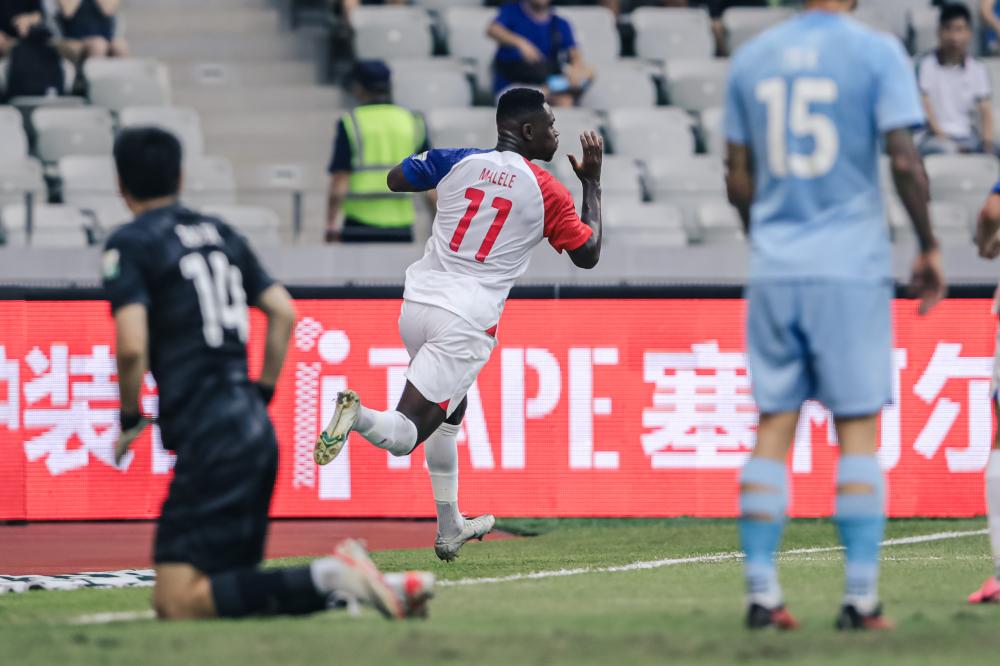 球队精密配合为球员带来进球机会