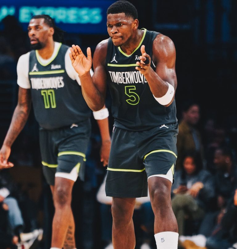 雄鹿轻取森林狼,连胜达到巅峰 雄鹿轻取森林狼,连胜达到巅峰