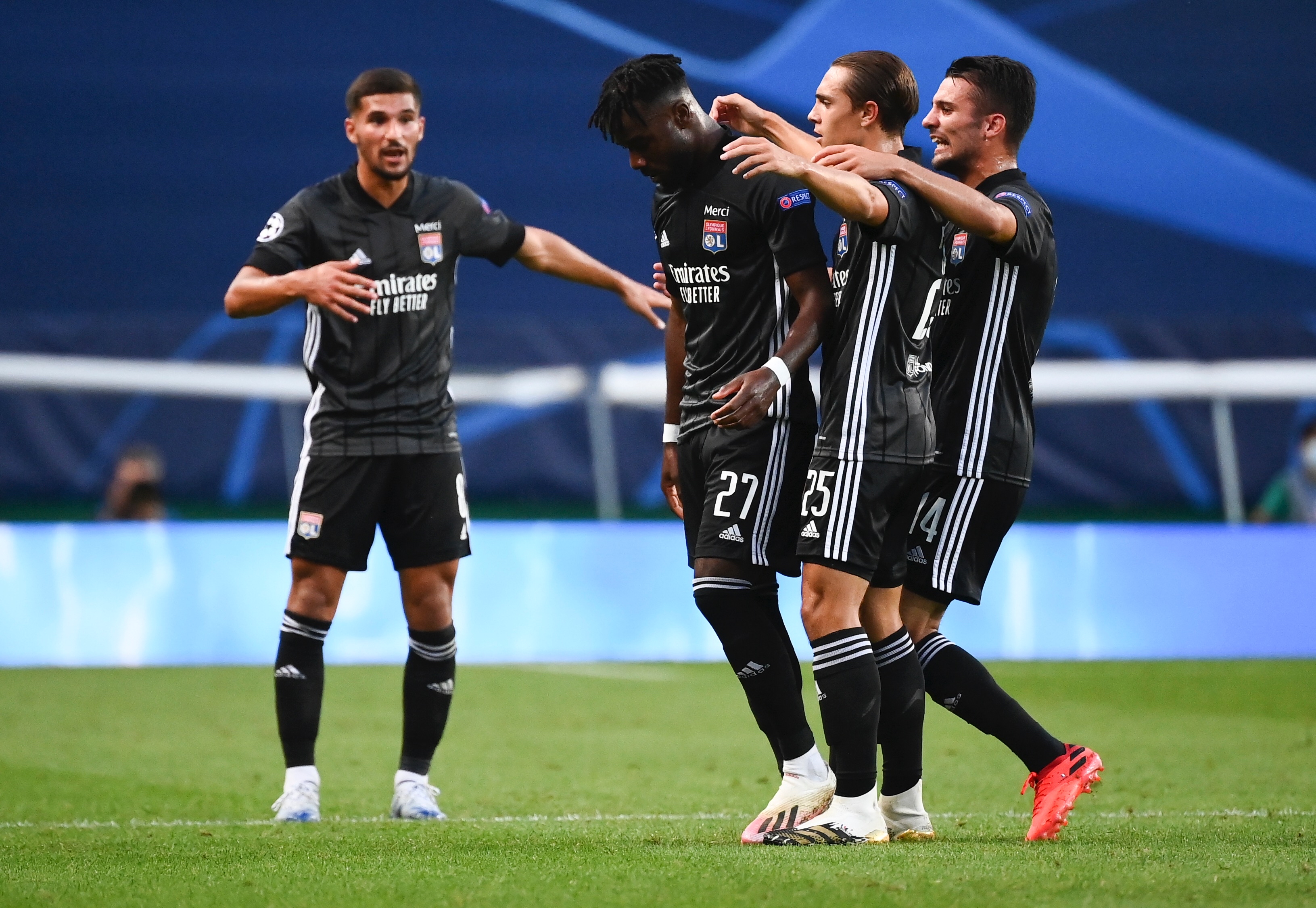 南特客场不敌里昂,遭遇失败 南特客场不敌里昂,遭遇失败