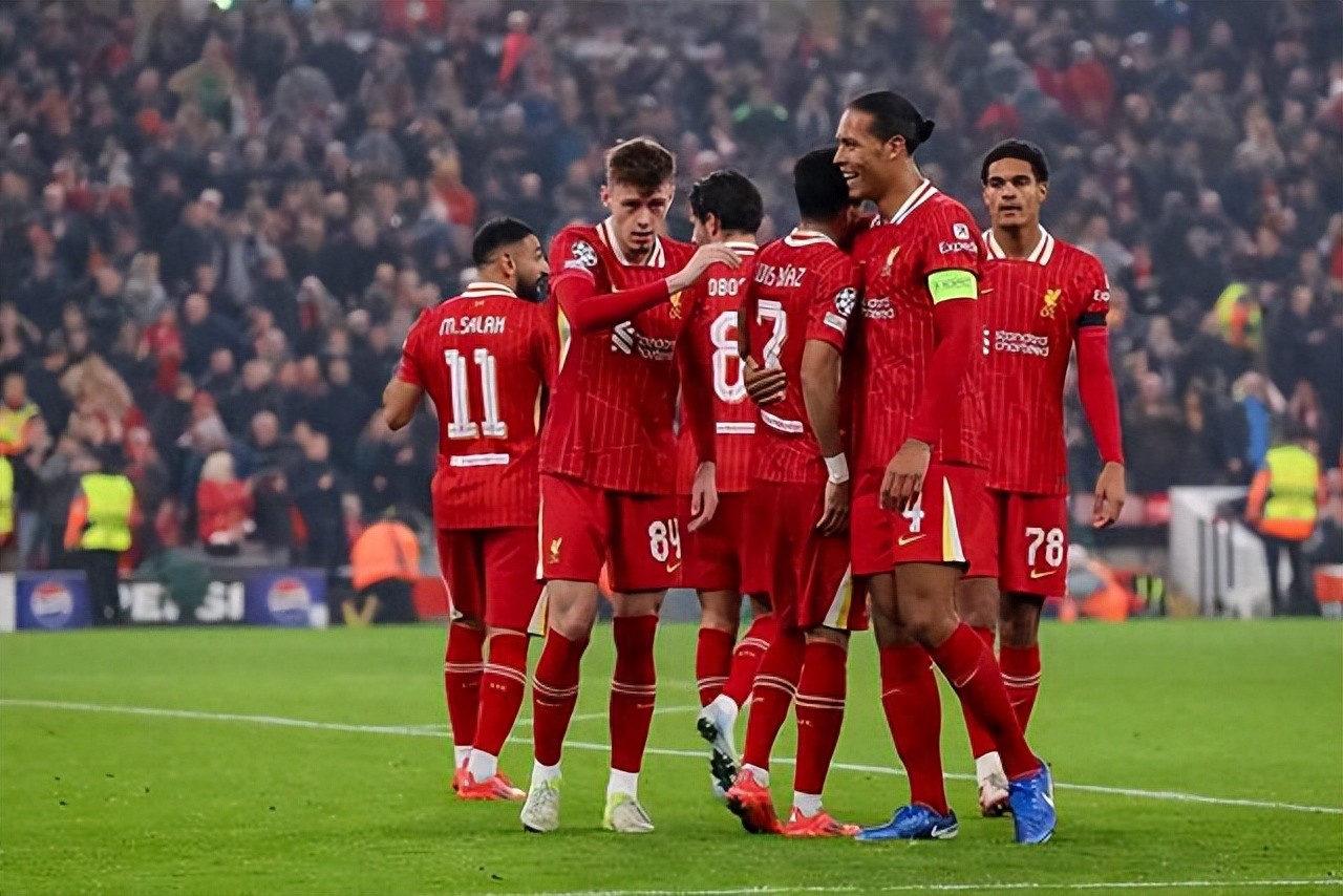 关于欧洲巨人球队庆祝胜利,成功晋级下一轮的信息 关于欧洲巨人球队庆祝胜利,成功晋级下一轮的信息