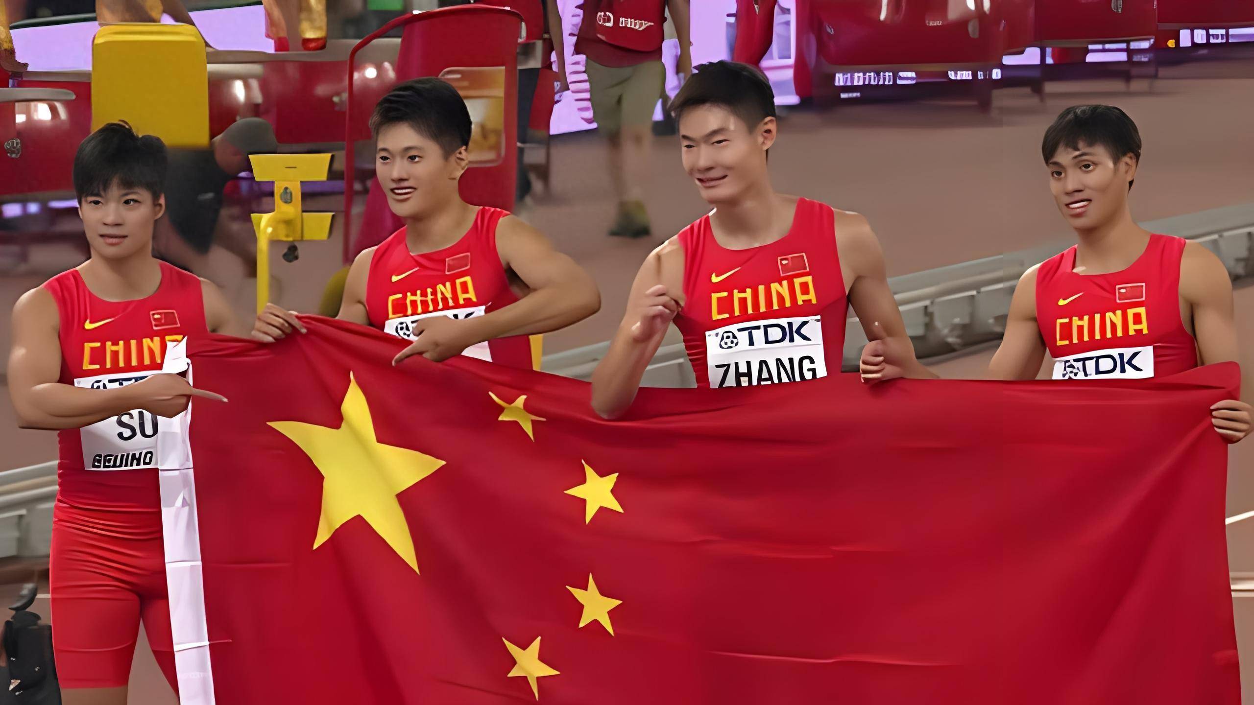 体育赛事镜头回放：精彩瞬间纷呈