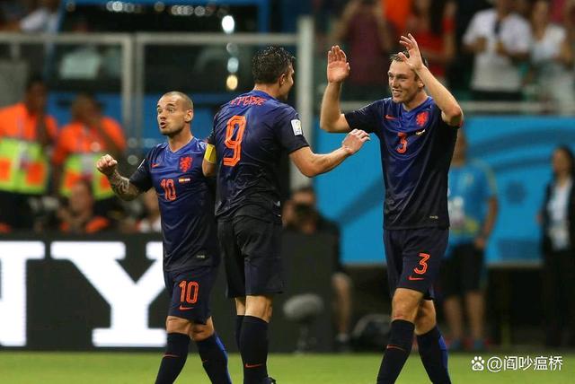 荷兰队在对阵波黑的比赛中实现逆转 荷兰队在对阵波黑的比赛中实现逆转