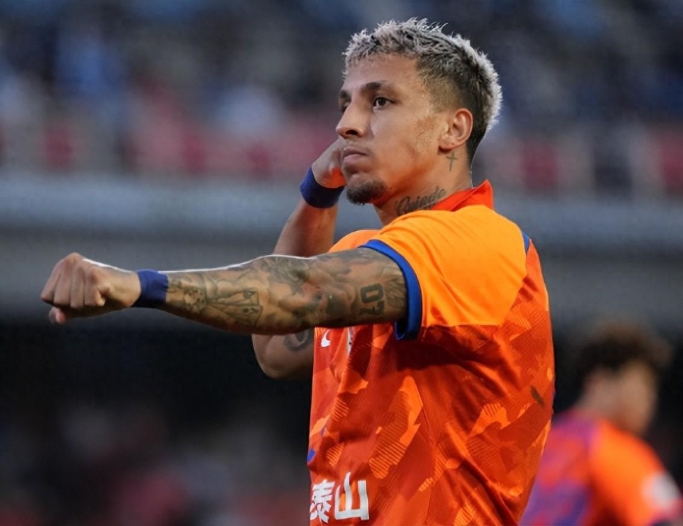 包含山东鲁能在客场不敌江苏苏宁，遭遇两连败的词条