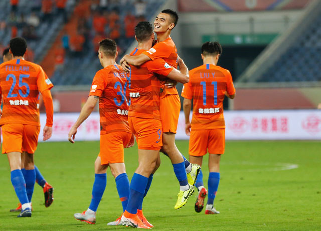 包含山东鲁能在客场不敌江苏苏宁，遭遇两连败的词条