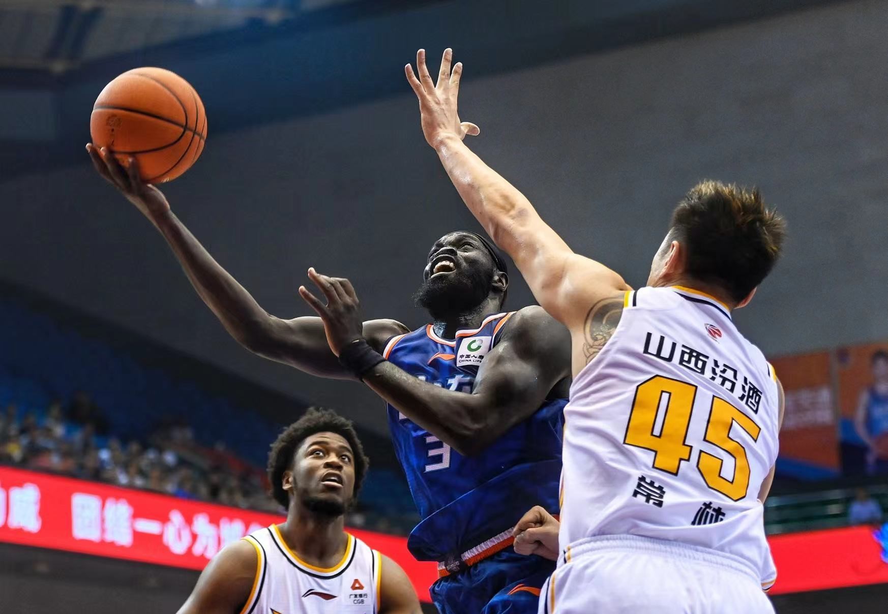 沙尔克在主场表现强势,扭转颓势 沙尔克在主场表现强势,扭转颓势