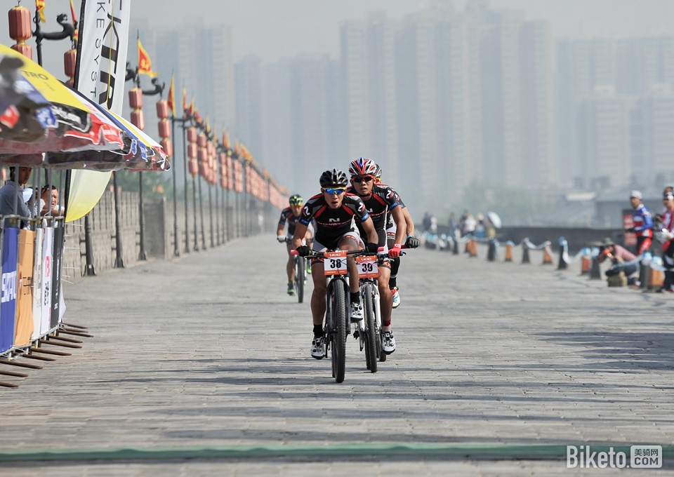 爱尔兰胜焦特，欧锦赛火热角逐