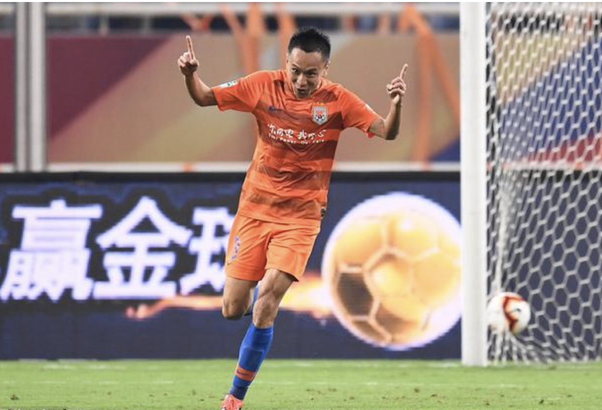 上港中场精妙调度,用速度和技术打破僵局 上港中场精妙调度,用速度和技术打破僵局