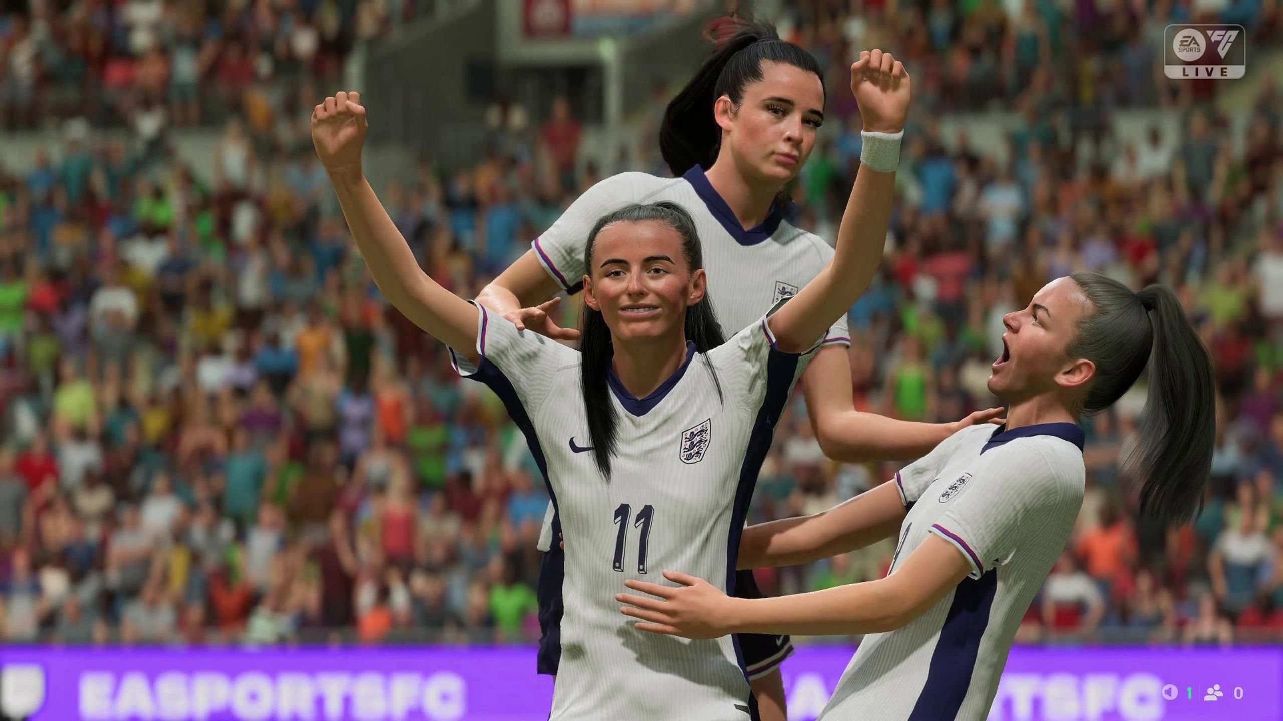 关于体育赛场中，女子足球队员们积极前行，永不言弃的信息