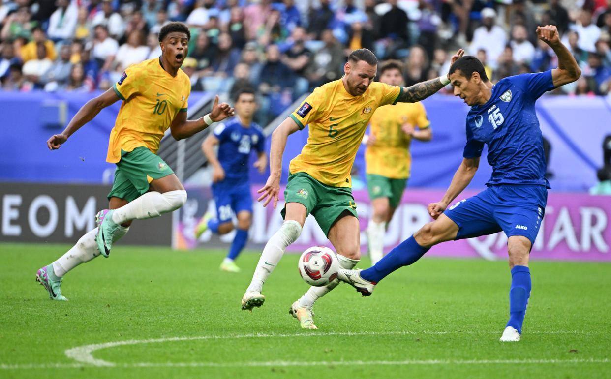 澳大利亚队士气高涨，凭借团队合作获胜