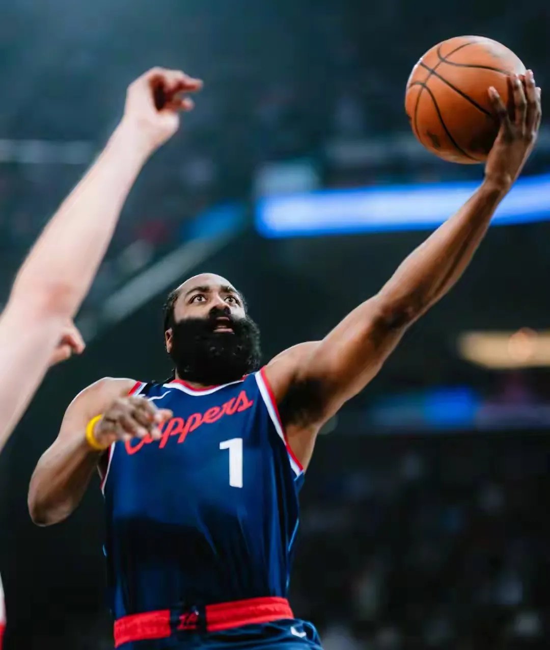 包含火箭再遭惨败，哈登或陷困境的词条