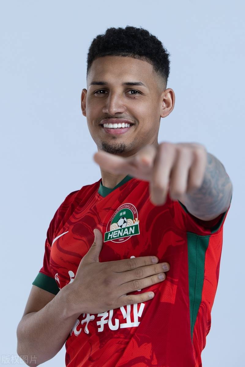 球队新晋球员崭露头角,成为关注焦点 球队新晋球员崭露头角,成为关注焦点