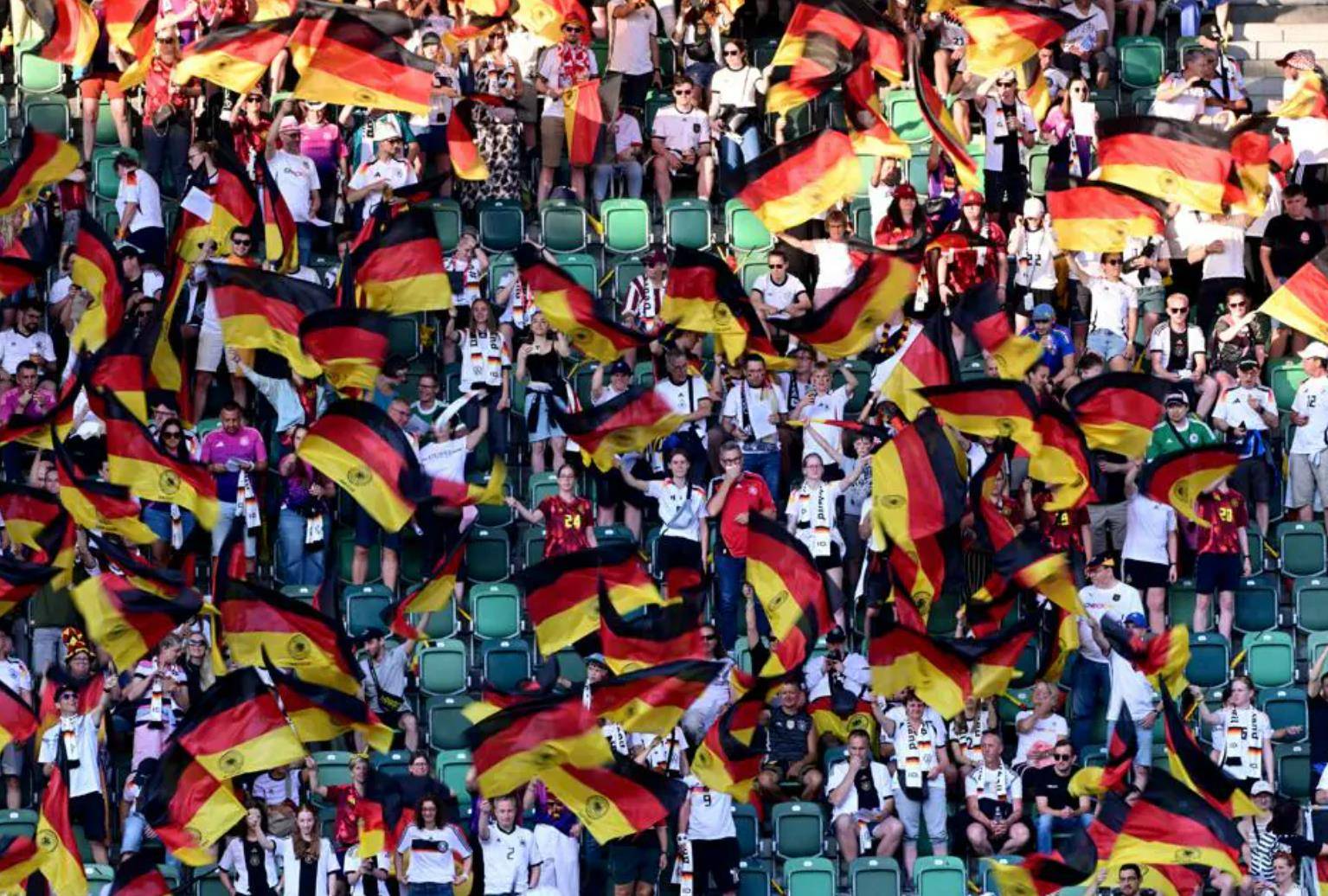 波兰女足队连胜收官