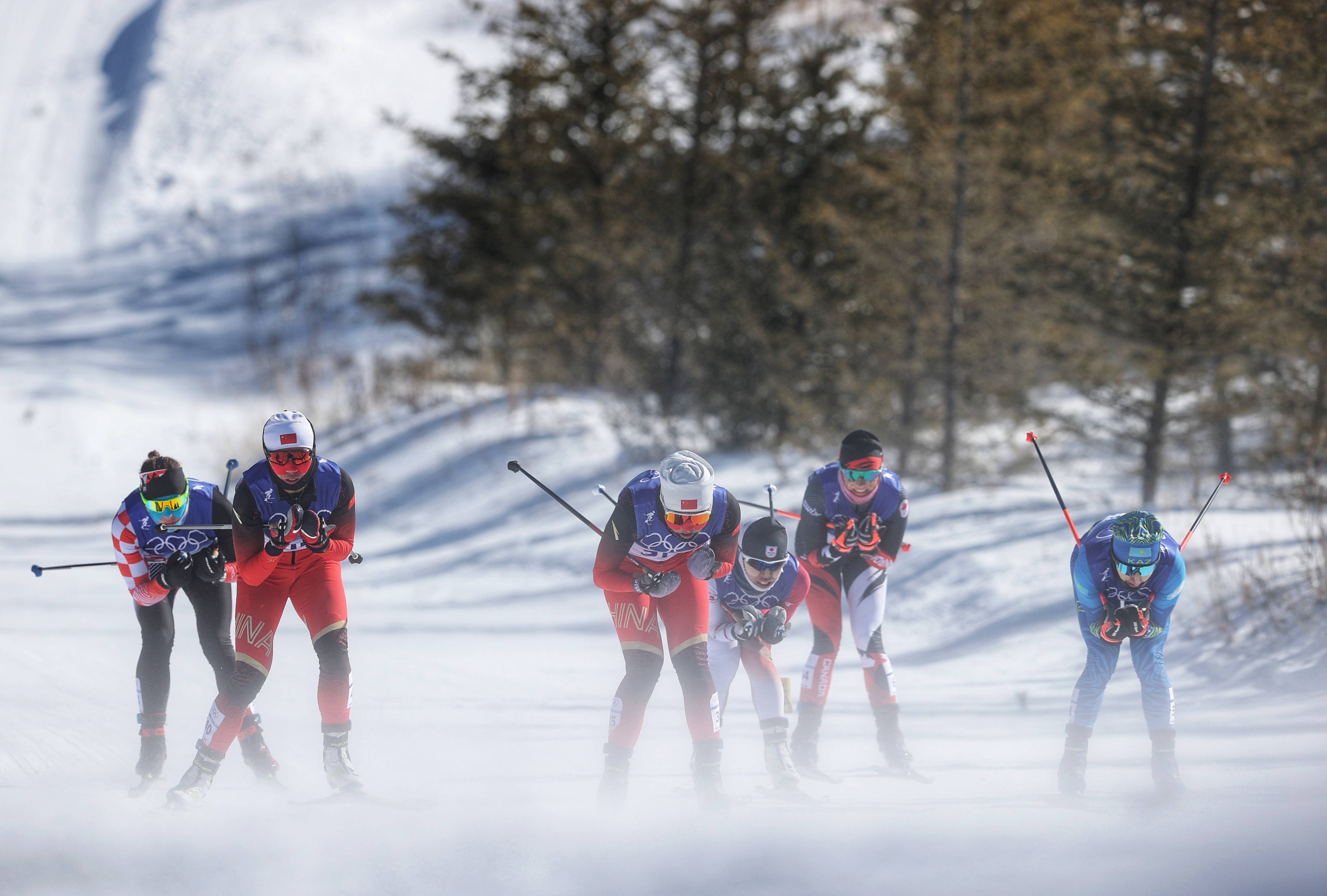挪威奥运滑雪选手飞驰赛场,速度惊人 挪威奥运滑雪选手飞驰赛场,速度惊人