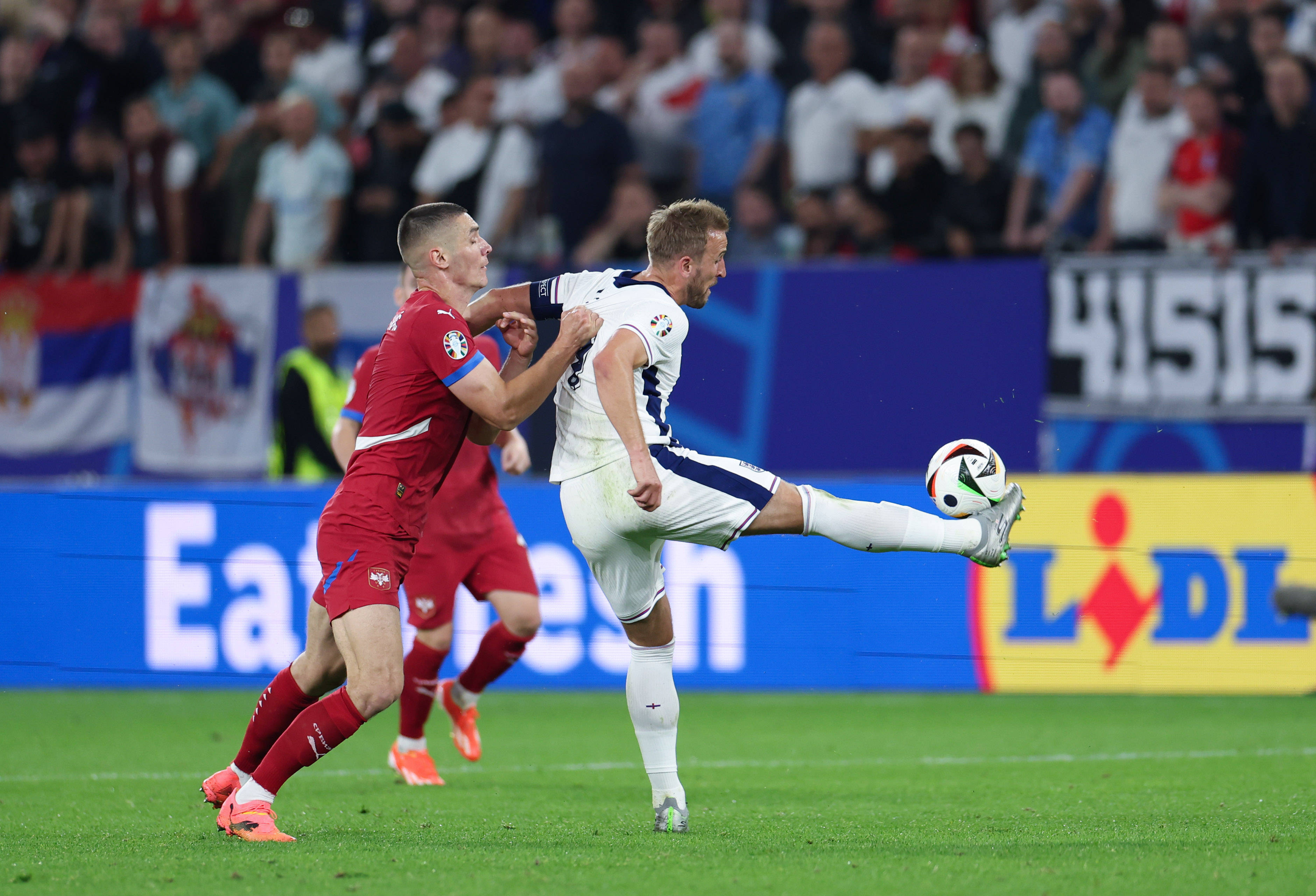 塞尔维亚战胜斯洛文尼亚,取得胜利 塞尔维亚战胜斯洛文尼亚,取得胜利