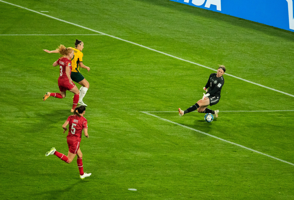 澳大利亚女足胜出，跻身世界杯八强