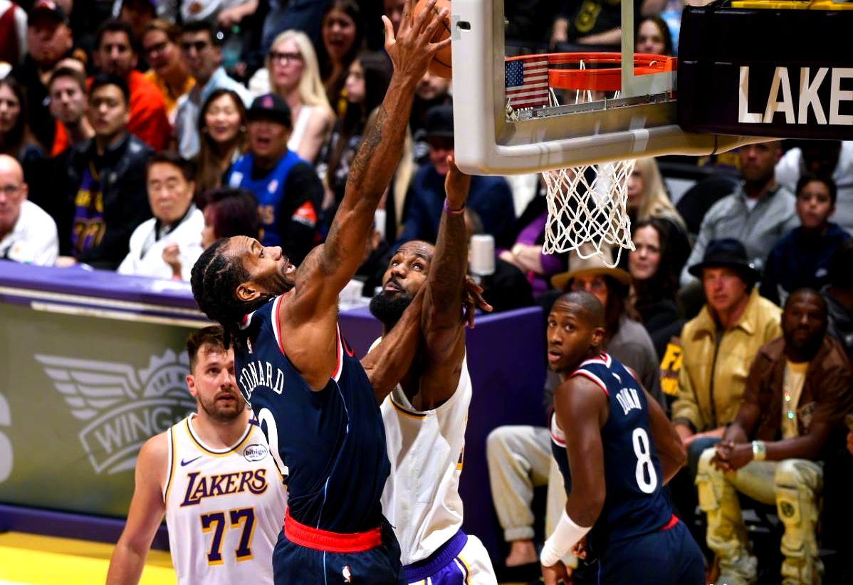 快船队赢得精彩比赛,战胜湖人队 快船队赢得精彩比赛,战胜湖人队