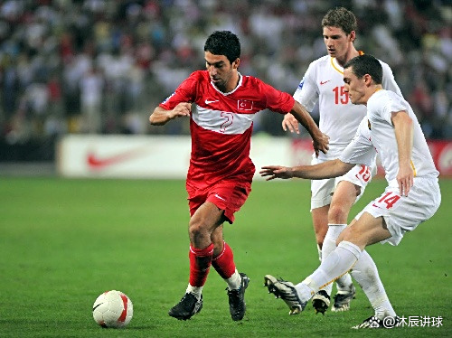 法国横扫土耳其:欧洲杯小组赛三连胜继续领跑