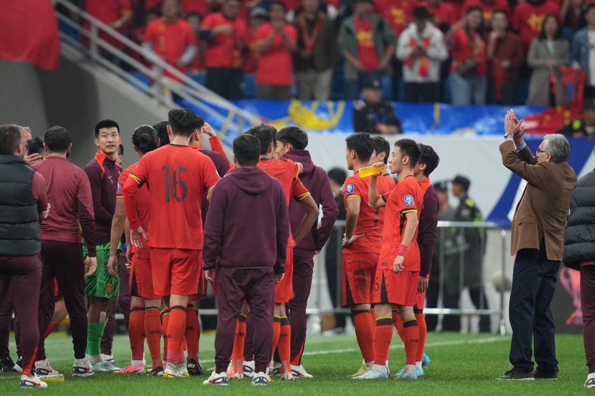 中国足球赛场胜负难分，球队实力对等