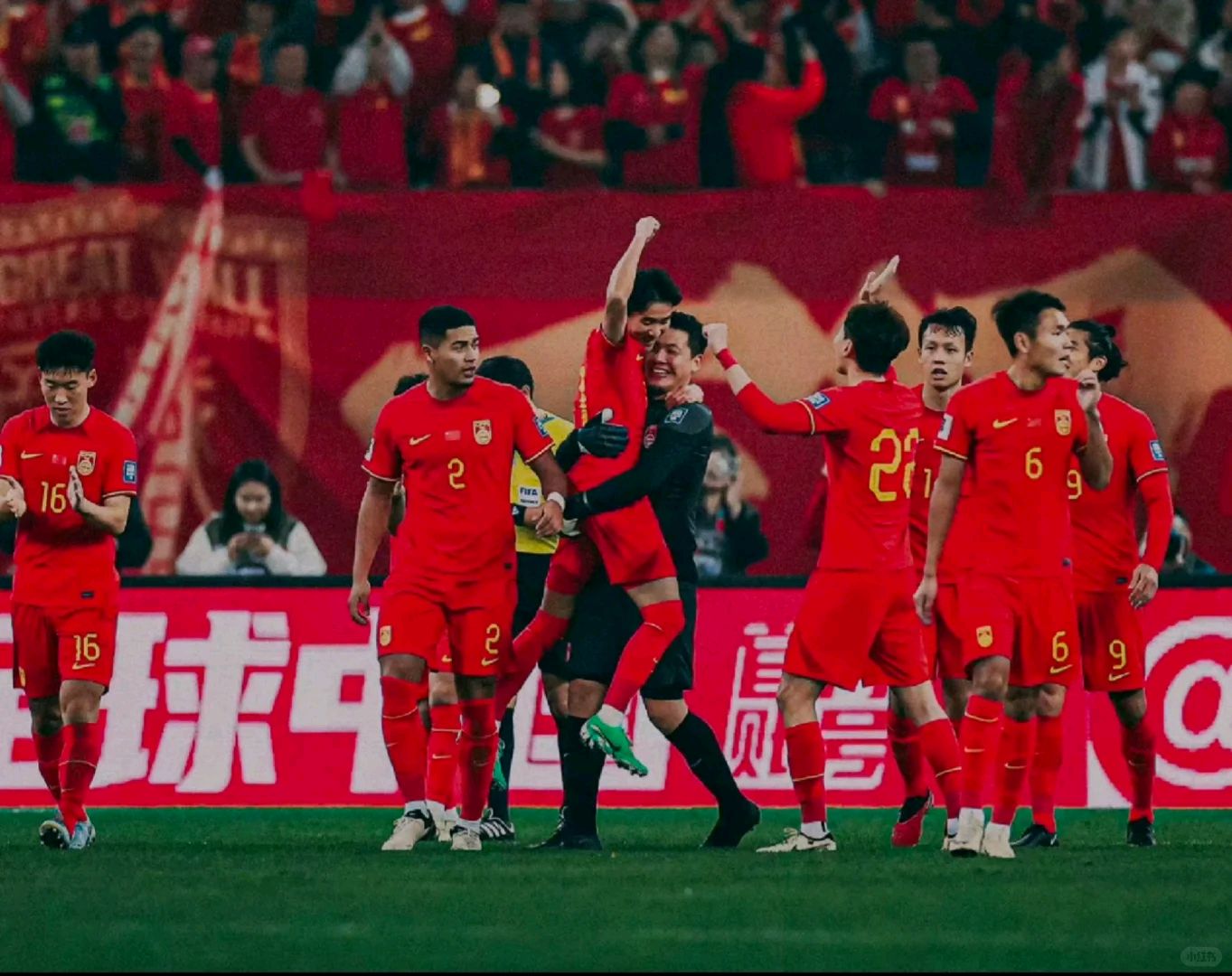 中国足球赛场胜负难分，球队实力对等