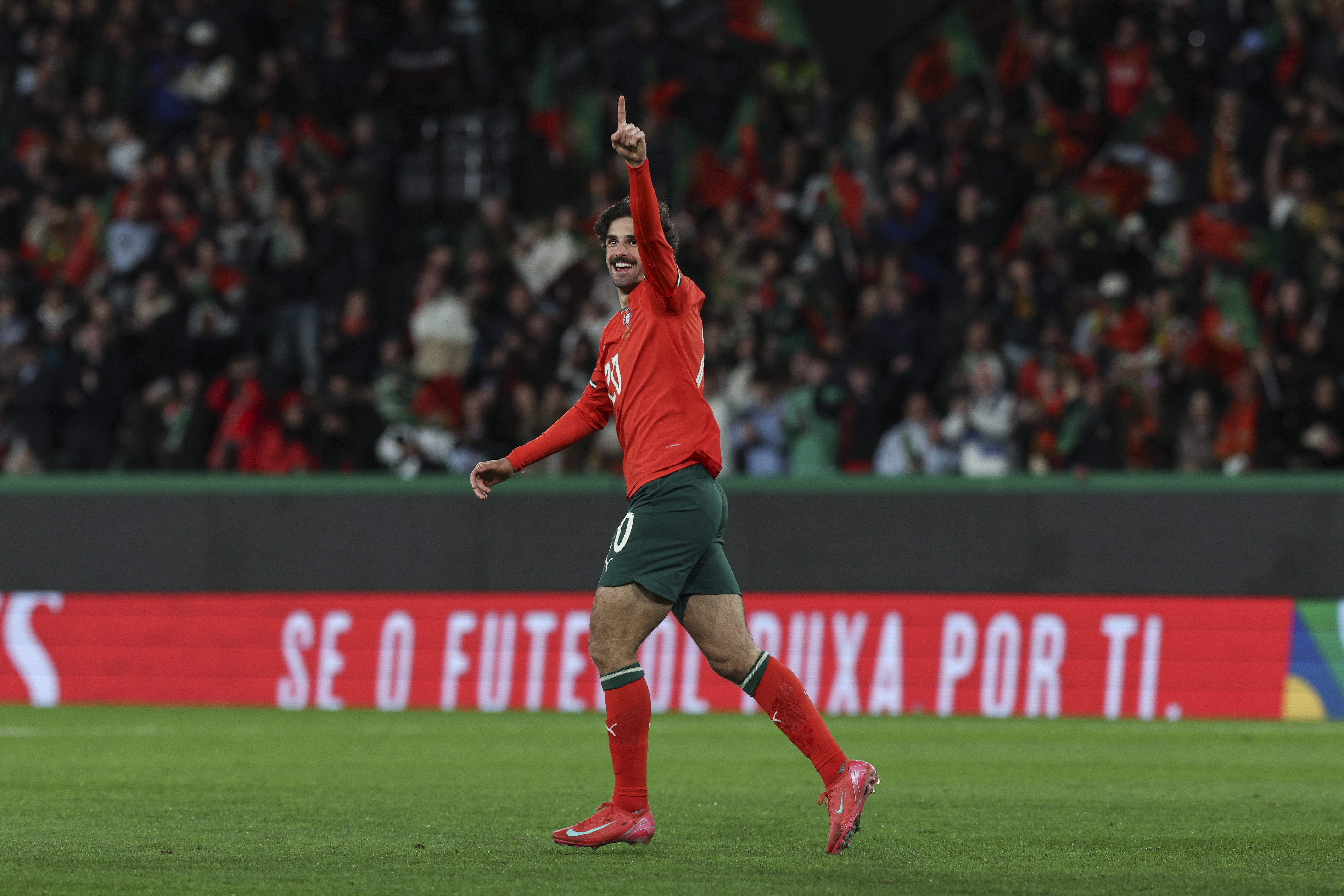 葡萄牙超级联赛摇摆不定,豪门频频受挫! 葡萄牙超级联赛摇摆不定,豪门频频受挫!